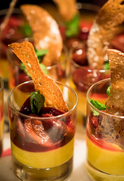 Catering Berlin mit Canapés in kleinen Schalen